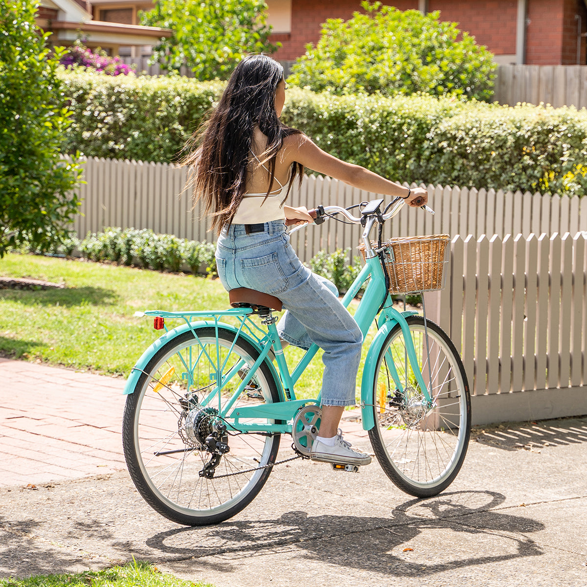 E-Classique Vintage Cruiser Electric Commuter Bike with Front Basket